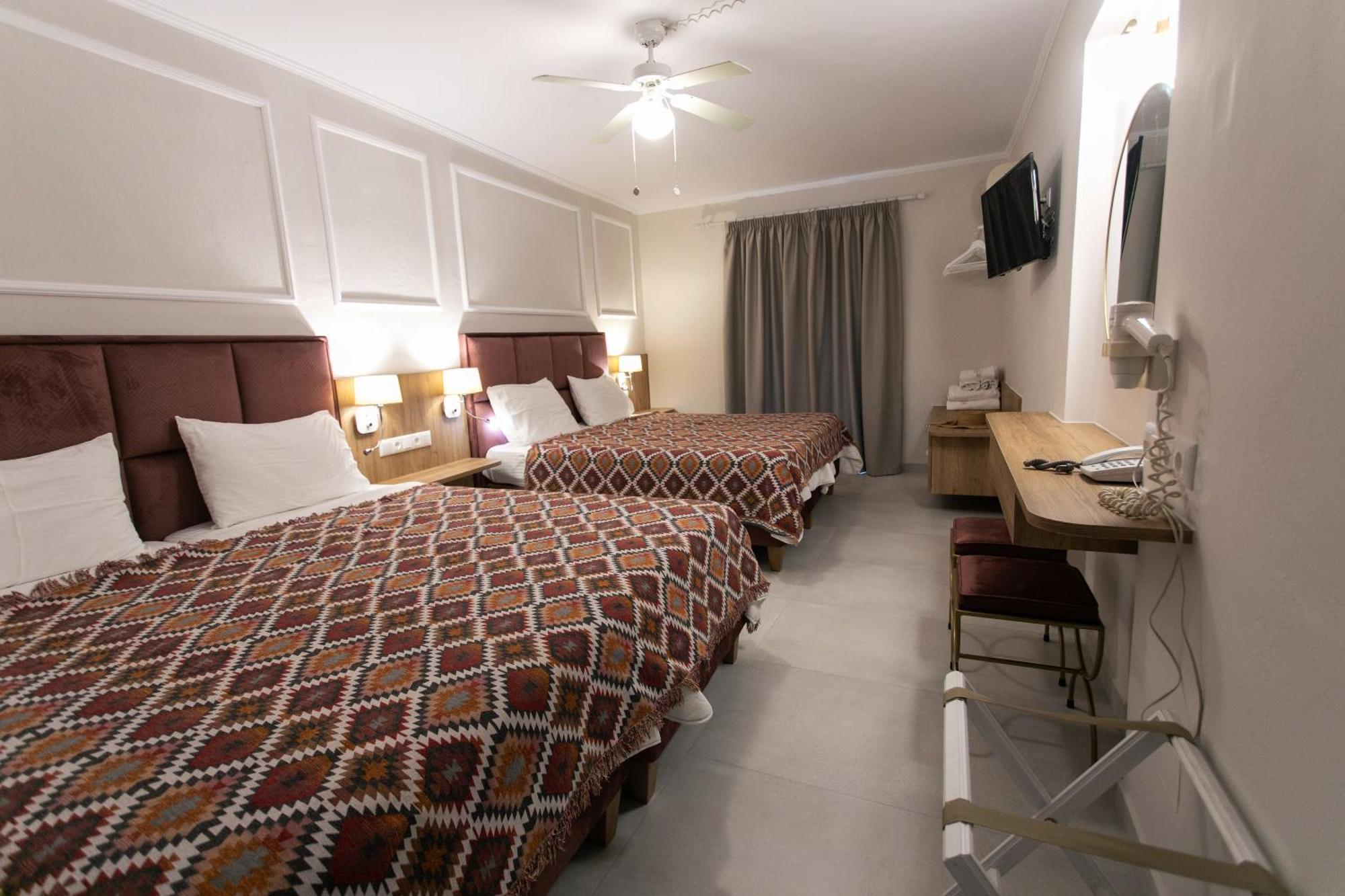 Paradise Hotel Parga Exterior photo